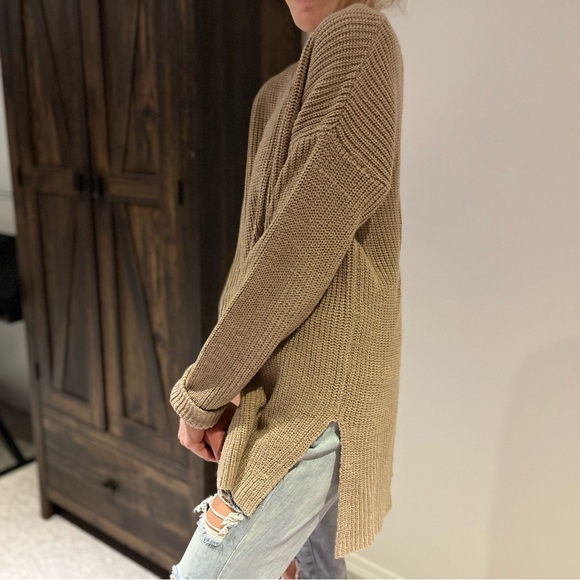 Over sized Knitted Cozy Sweater For Sale! - Picture 3 of 9